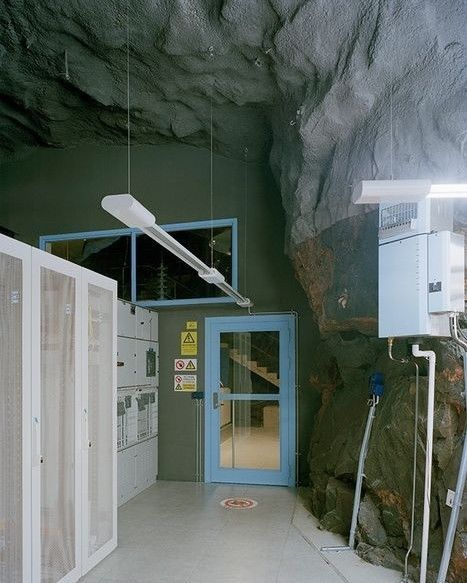 Die Server von WikiLeaks befinden sich in einem Bunker 30 Meter tief unter der Erde. Darüber liegt der Park Vita Berg in Stockholm. Der Bunker wurde in den 70er Jahren gebaut und diente als Atomschutzkeller während des Kalten Krieges.