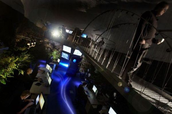 Die Server von WikiLeaks befinden sich in einem Bunker 30 Meter tief unter der Erde. Darüber liegt der Park Vita Berg in Stockholm. Der Bunker wurde in den 70er Jahren gebaut und diente als Atomschutzkeller während des Kalten Krieges.