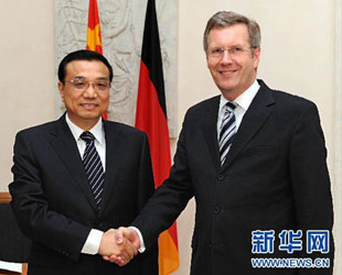 Chinas Vizeministerpräsident Li Keqiang ist am Freitagvormittag Ortszeit in Berlin mit dem deutschen Bundespräsidenten Christian Wulff zusammengetroffen.