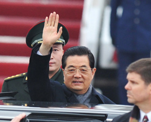 Chinas Staatspräsident Hu Jintao ist am Dienstag zum Staatsbesuch in Washington eingetroffen. Er folgt damit einer Einladung von US-Präsident Barack Obama.