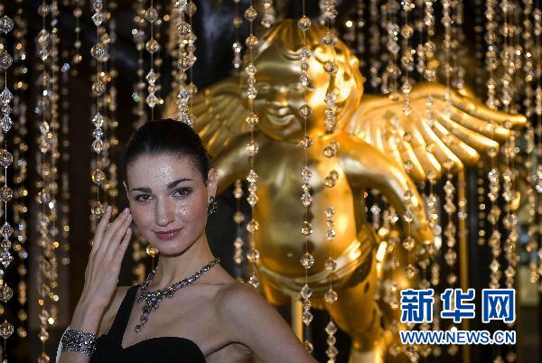 Die 28. Hong Kong International Jewellery Show, weltweit drittgrößte Ausstellung von Schmuckwaren, ist am vergangenen Freitag im Hong Kong Convention and Exhibition Centre eröffnet worden.