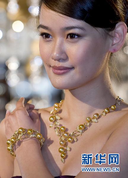 Die 28. Hong Kong International Jewellery Show, weltweit drittgrößte Ausstellung von Schmuckwaren, ist am vergangenen Freitag im Hong Kong Convention and Exhibition Centre eröffnet worden.