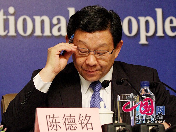 Chinas Importe werden 2011 wahrscheinlich schneller als die Exporte wachsen, sagte Chinas Handelsminister Chen Deming auf einer Pressekonferenz zum Thema Konsum und Außenhandel im Rahmen der NVK-Tagung.