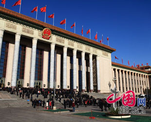 Der Volkskongress werde die Überwachung der Wirtschaftsarbeit der chinesischen Regierung verstärken, und der Schwerpunkt liege darin, den Wandel des Wirtschaftsentwicklungsmodells zu fördern, sagte Wu Bangguo.