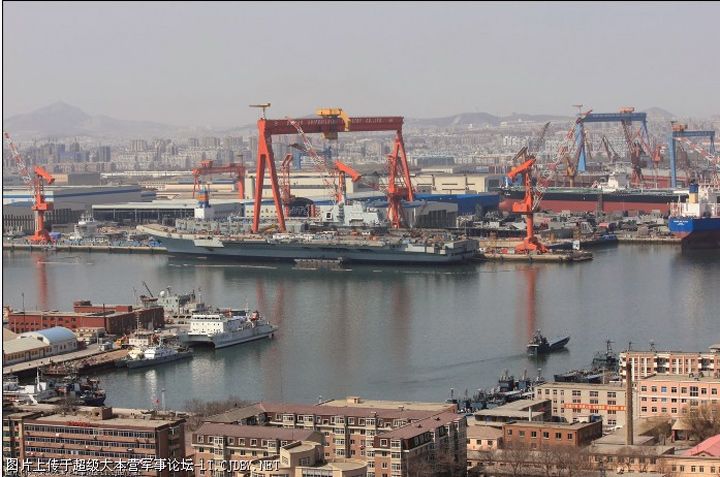 Zwar hat Xinhua angeblich bloß Fotos von Militärforen zitiert und keine offiziellen Meldungen veröffentlicht, aber eine solche Nachricht auf Xinhua allein gilt als ein starkes Signal dafür, dass China bald über einen Flugzeugträger verfügen wird.
