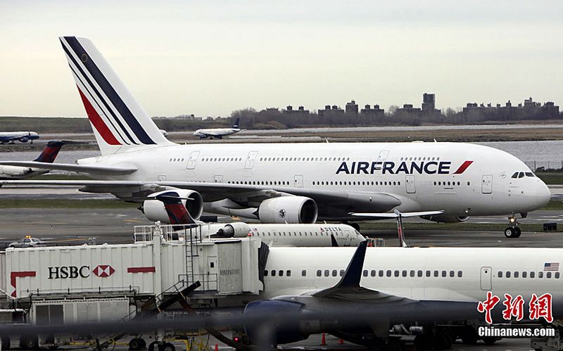 Gestern berichteten Medien über einen Unfall zwischen einem Airbus A380 der Linie Air France und einem Regionaljet. Der Vorfall soll sich am Montag am Kennedy Flughafen in den USA ereignet haben.