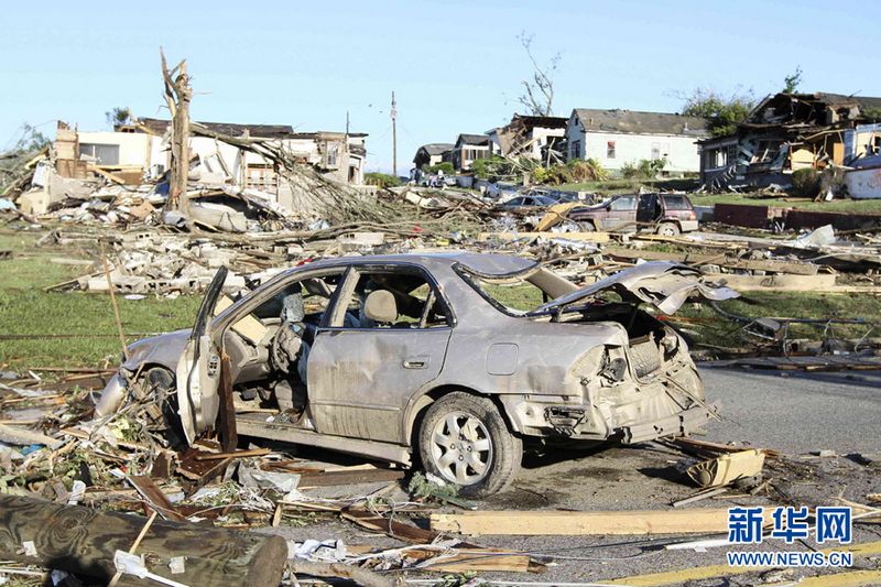 Die schlimmste Tornado-Serie seit Jahrzehnten zieht momentan über die USA hinweg. Hunderte Stürme wirbeln über südlichen Bundesstaaten des Landes. Dabei kamen fast 300 Menschen ums Leben.