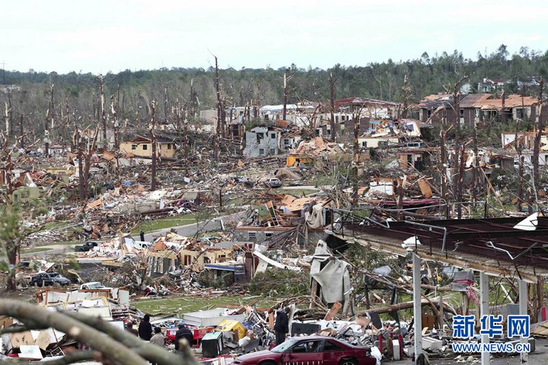 Die schlimmste Tornado-Serie seit Jahrzehnten zieht momentan über die USA hinweg. Hunderte Stürme wirbeln über südlichen Bundesstaaten des Landes. Dabei kamen fast 300 Menschen ums Leben.