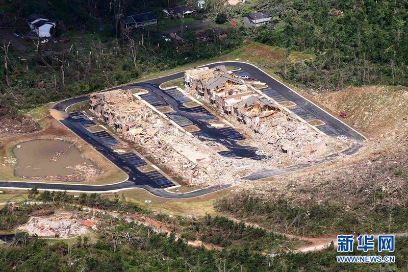 Die schlimmste Tornado-Serie seit Jahrzehnten zieht momentan über die USA hinweg. Hunderte Stürme wirbeln über südlichen Bundesstaaten des Landes. Dabei kamen fast 300 Menschen ums Leben.