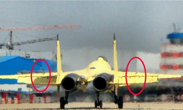 Nachdem Vermutungen laut wurden, welcher Typ von Kampfflugzeugen auf dem Warjag eingesetzt werden soll, hat die staatliche Nachrichtenagentur Xinhua Fotos über J-15 veröffentlicht.