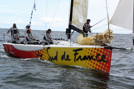 Der Segelwettbewerb 'Tour de France' öffnete am 24. Juni in der nordostfranzösischen Hafenstadt Dünkirchen seine Pforten. Zwei chinesische Segler, Guo Chuan und Yu Ying, nehmen als Mitglieder der alliierten Mannschaft, welche die Stadt Qingdao und 'Sud de France' gemeinsam bildeten, am Wettkampf teil.