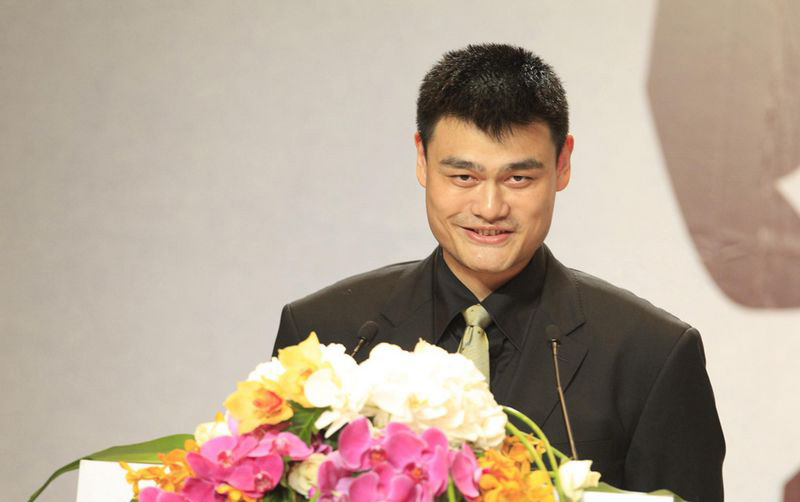 Nach Vermutungen der Fans und zahlreichen Medienberichten hat der chinesische Basketballstar Yao Ming heute selbst seinen Rücktritt im Alter von 31 Jahren bestätigt.