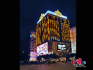 Neben seinen unzähligen Attraktionen und seinem umfangreichen historischen und kulturellen Erbe wird Macao auch als 'Las Vegas des Ostens' bezeichnet. Die Casinos blühen und gedeihen hier prächtig. Neben den wichtigen Casinos, wie zum Beispiel das Venetian Macao, gehört das Grand Lisboa zu den Häusern mit Tradition und Geschichte, es wurde von Spielcasino-König Stanley Ho gegründet.