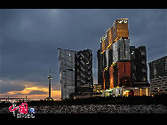 Neben seinen unzähligen Attraktionen und seinem umfangreichen historischen und kulturellen Erbe wird Macao auch als 'Las Vegas des Ostens' bezeichnet. Die Casinos blühen und gedeihen hier prächtig. Neben den wichtigen Casinos, wie zum Beispiel das Venetian Macao, gehört das Grand Lisboa zu den Häusern mit Tradition und Geschichte, es wurde von Spielcasino-König Stanley Ho gegründet.