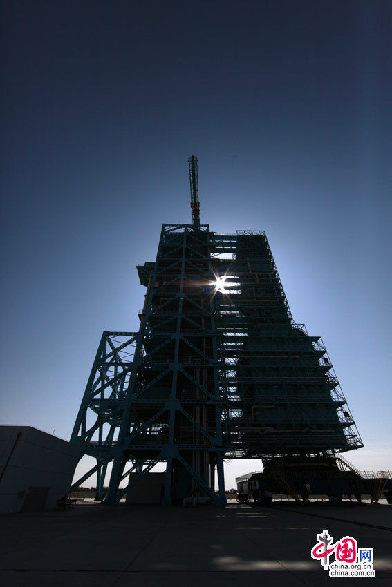 Die Experten haben gestern Vormittag das ganze System des ersten Weltraummoduls 'Tiangong-1' nochmals geprüft. Es war die letzte gründliche Prüfung vor der Brennstoffeinspritzung für die Trägerrakete.