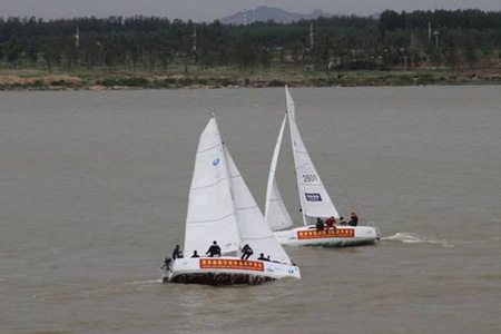 Chinas erstes offenes Segelturnier, die 'Offene Segelregatta China 2011', ist am 18. September nach drei Turniertagen in Linyi in der ostchinesischen Provinz Shandong erfolgreich zu Ende gegangen.