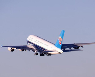 Laut der staatlichen China Southern Airlines seien die Ersatzteile vom deutschen Lieferanten Liebherr am Sonntagmorgen in Beijing eingetroffen. Die Reparatur dauerte bis 22:10 und war ein voller Erfolg.