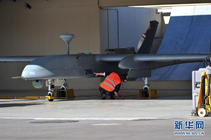 Die Heron wird intern im israelischen Militär Machatz-1 genannt. Sie wird von der Israel Aerospace Industries hergestellt und gilt als eine leise, ausdauernde, hochfliegende und allwetterfähige Aufklärungsdrohne. Neben den israelischen Luftstreitkräften wird das UAV von acht weiteren Staaten, darunter auch Deutschland, importiert und eingesetzt.