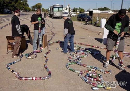 Das Jahr 2011 verabschiedet sich bald von uns. In diesem Jahr hat man in vielen Länder allerlei lustige und außergewöhnliche Rekorde aufgestellt.