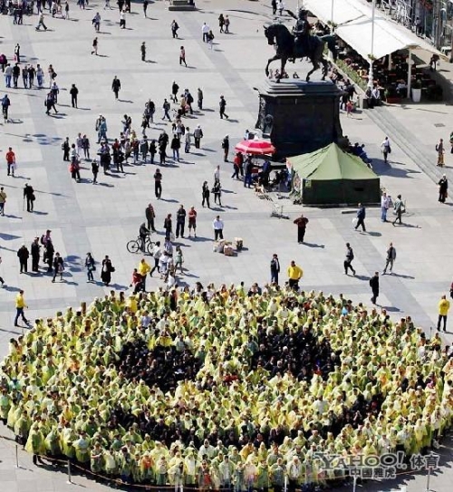 Das Jahr 2011 verabschiedet sich bald von uns. In diesem Jahr hat man in vielen Länder allerlei lustige und außergewöhnliche Rekorde aufgestellt.