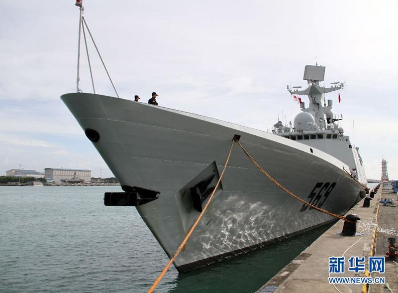 Zwei Kriegsschiffe der chinesischen Marine, die vom Einsatz der Begleitung von Frachtschiffen im Golf von Aden abgelöst wurden, haben gestern auf ihrer Rückkehr nach China Singapur besucht.