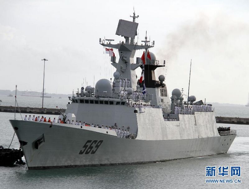 Zwei Kriegsschiffe der chinesischen Marine, die vom Einsatz der Begleitung von Frachtschiffen im Golf von Aden abgelöst wurden, haben gestern auf ihrer Rückkehr nach China Singapur besucht.