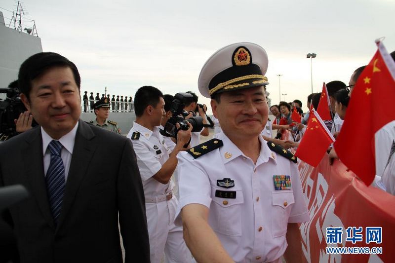 Zwei Kriegsschiffe der chinesischen Marine, die vom Einsatz der Begleitung von Frachtschiffen im Golf von Aden abgelöst wurden, haben gestern auf ihrer Rückkehr nach China Singapur besucht.