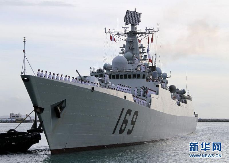 Zwei Kriegsschiffe der chinesischen Marine, die vom Einsatz der Begleitung von Frachtschiffen im Golf von Aden abgelöst wurden, haben gestern auf ihrer Rückkehr nach China Singapur besucht.