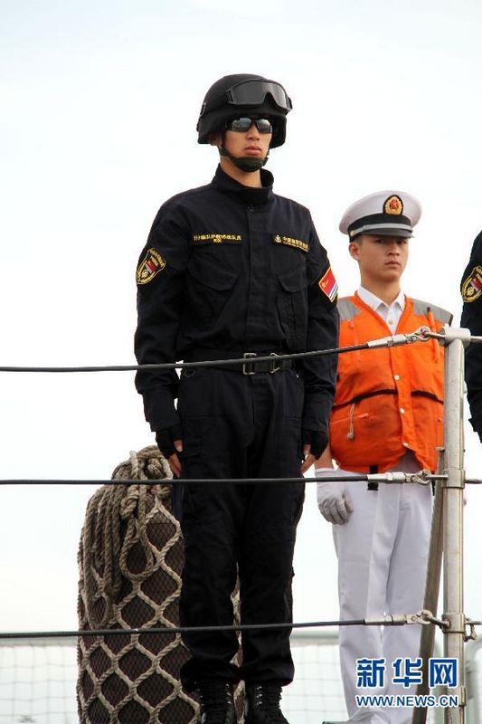 Zwei Kriegsschiffe der chinesischen Marine, die vom Einsatz der Begleitung von Frachtschiffen im Golf von Aden abgelöst wurden, haben gestern auf ihrer Rückkehr nach China Singapur besucht.