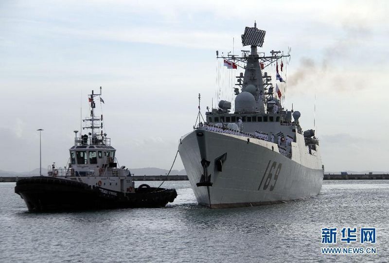 Zwei Kriegsschiffe der chinesischen Marine, die vom Einsatz der Begleitung von Frachtschiffen im Golf von Aden abgelöst wurden, haben gestern auf ihrer Rückkehr nach China Singapur besucht.