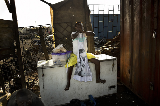 UNICEF Deutschland hat die Preise für den Wettbewerb &apos;UNICEF-Foto des Jahres 2011&apos; verliehen. Der 30jährige deutsche freie Fotograf Kai Löffelbein hat mit seinem Werk &apos;Ghana: Unser Müll in Afrika&apos; den ersten Preis gewonnen.