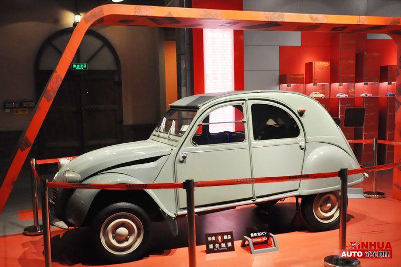 In dem Museum werden 6000 Gegenstände aus sechs Kategorien der Automobilindustrie und -kultur ausgestellt.