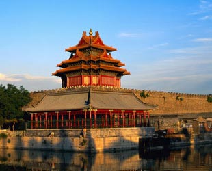 Kulturminister forderte vergangene Woche während einer Inspektion einiger wichtiger Beijinger Museen das Palastmuseum beziehungsweise die Verbotene Stadt auf, die Sicherheitssysteme zu verbessern, um die Antiquitäten besser schützen zu können.