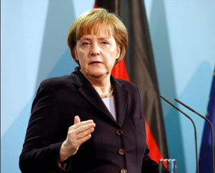 Bundeskanzlerin Angela Merkel warnte davor, den Euro-Staaten, die an ihrer Überschuldung gescheitert sind, eine zu große Last abzunehmen. Damit würde man der Zukunft der Euro-Währung einen 'Bärendienst' erweisen.