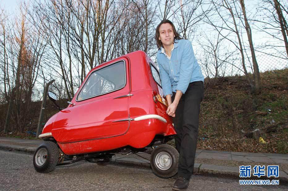 Das nur 48 Inches (ca. 121 cm) hohe Fahrzeug mit drei Rädern kann innerhalb von zehn Sekunden eine Geschwindigkeit von 25 Meilen pro Stunde (ca. 45 km/h) erreichen.