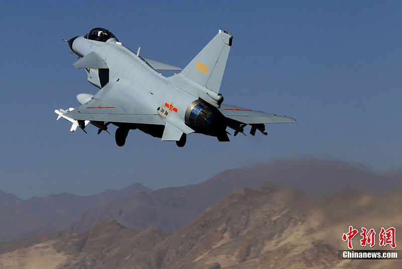 China Kampfjet J10 Übungsflüge in Tibet