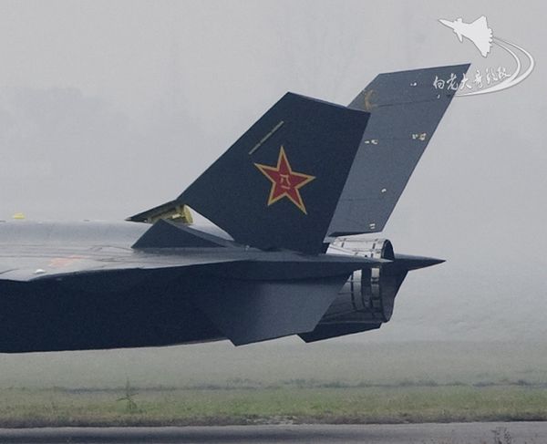 Die Erprobung des chinesischen selbst entwickelten Tarnkappenjets J-20 wird im neuen Jahr intensiv fortgesetzt.