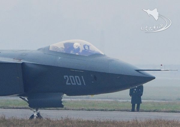 Die Erprobung des chinesischen selbst entwickelten Tarnkappenjets J-20 wird im neuen Jahr intensiv fortgesetzt.