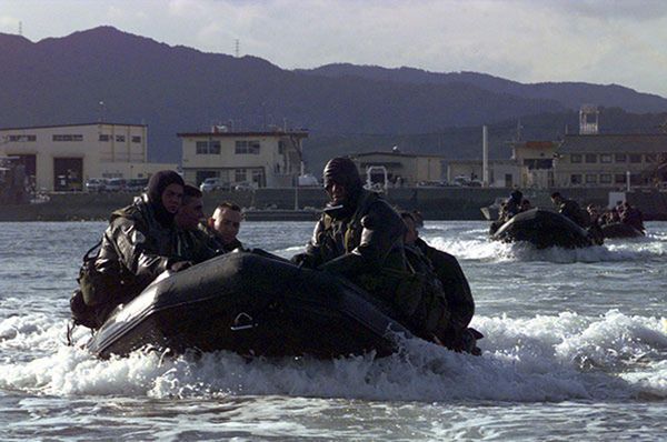 Die US Marine Corps Force Reconnaissance ist eine Spezialeinheit des US Marine Corps für Fernaufklärung. Die Angehörigen dieser Einheit sollen angeblich die stärksten Froschmänner auf der Welt sein.