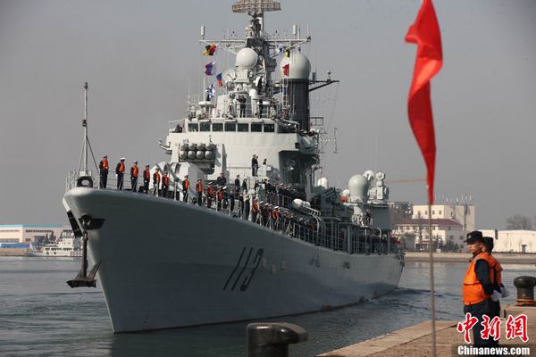 Die Schutzflotte besteht aus dem Raketenzerstörer 'Qingdao', der Raketenfregatte 'Yantai' und dem Nachschubschiff „Weishanhu“. An Bord befinden sich zwei Hubschrauber und 800 Soldaten, darunter 70 Angehörige einer Spezialeinheit der Marineninfanterie.