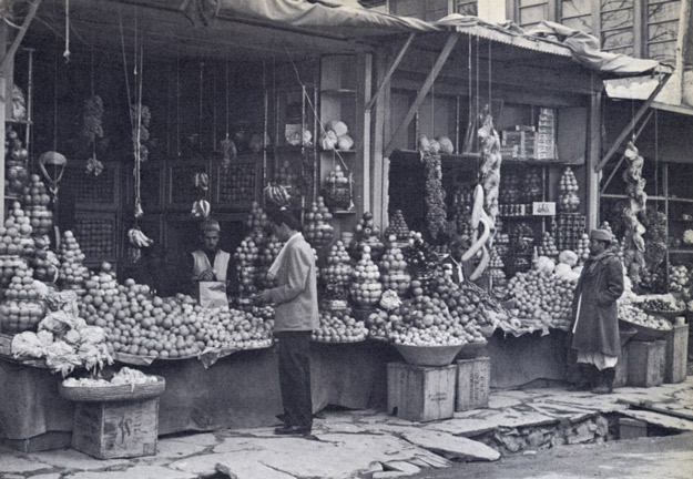 Welche Bilder haben Sie im Kopf, wenn sie an Afghanistan denken? Wahrscheinlich zerstörte Gebäude und schmutzige Straßen. Doch in den 1950er und -60er Jahren war Afghanistan ganz anders.