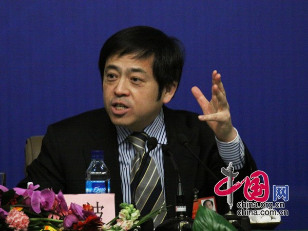 Xiang Wenbo hat bei der Pressekonferenz auf Aufforderung von China.org.cn den Erfolg des Unternehmens begründet. Er bedankte sich im Namen der SANY Group zunächst bei den chinesischen Anlegern. Als die Gruppe im Jahr 2003 an der Börse gelistet wurde, konnte sie sich 900 Millionen Yuan (108 Millionen Euro) beschaffen.