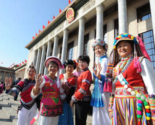 Am Mittwoch um 10 Uhr wurde die Abschlusszeremonie der 5. Tagung des 11. Nationalen Volkeskongresses (NVK) in der Großen Halle des Volkes eröffnet.