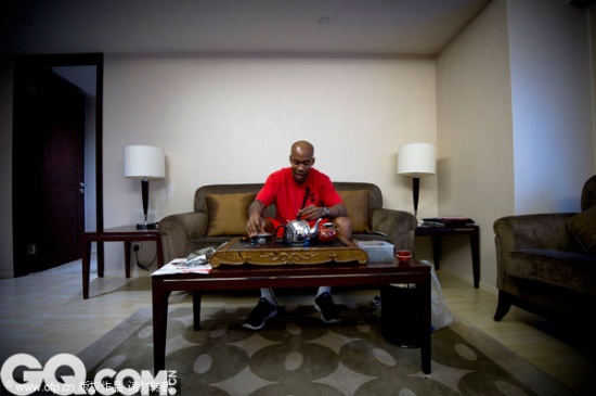 'Ich liebe Beijing und bin ein Beijinger geworden. Das ist die glücklichste Zeit in meinem Leben', sagte Stephon Marbury bereits mehrmals gegenüber den Medien. 'Ich liebe Beijing und bin ein Beijinger geworden. Das ist die glücklichste Zeit in meinem Leben', sagte Stephon Marbury bereits mehrmals gegenüber den Medien.