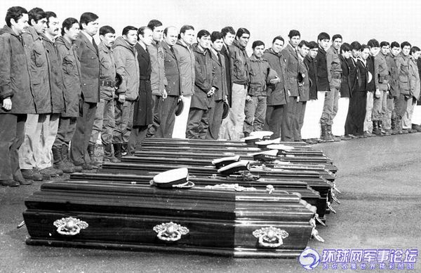 Der Falklandkrieg war ein bewaffneter Konflikt zwischen Argentinien und dem Vereinigten Königreich um die Falklandinseln (auch Malwinen) sowie Südgeorgien und den Südlichen Sandwichinseln zwischen April und Juni 1982.