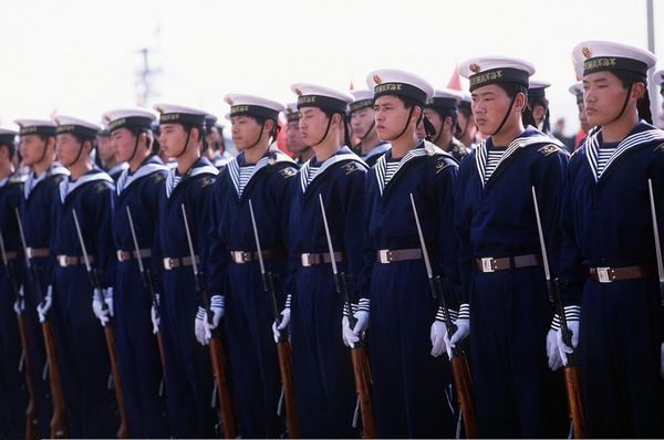 Am 5. November 1986 statteten drei US-Kriegsschiffe unter der Leitung des Kommandanten der Pazifikflotte Admiral James Lyons der Volksrepublik China einen einwöchigen offiziellen Besuch ab.