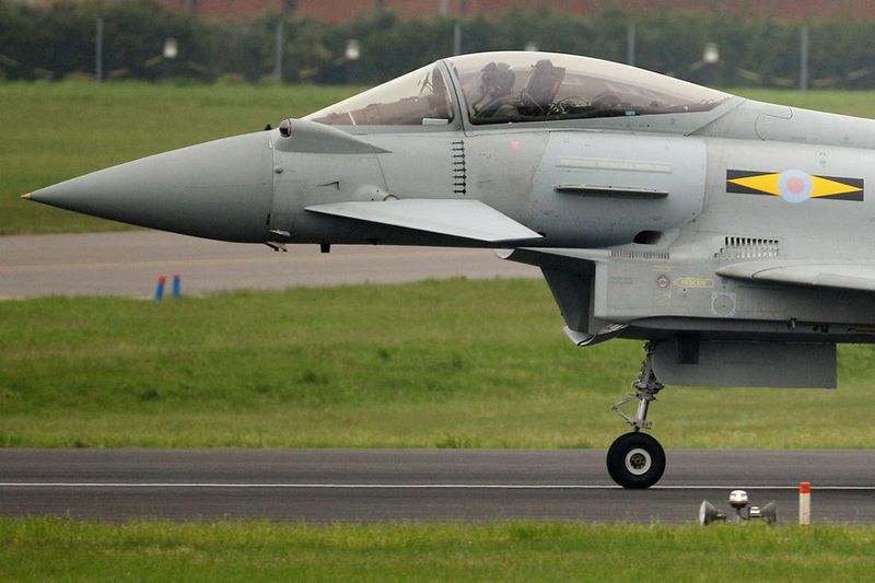 Neben den Flügen der &apos;Eurofighter&apos; wird das britische Militär noch an sechs Orten in London Luftabwehrraketen aufstellen. In Ostlondon werden bewaffnete Hubschrauber und Fallschirmjäger stationiert.