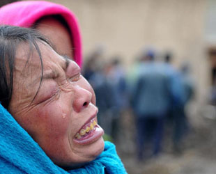Die Behörden meldeten bis Montag vier Uhr nachmittags 53 Todesopfer in Folge eines Hagelsturms und sintflutartigen Regenfällen, welche zwei Bergregionen in Nordwestchina in der vergangenen Woche heimgesucht haben.