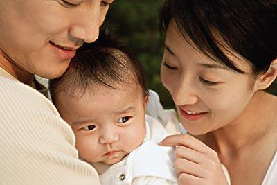 The Chinese government adopted the family-planning policy in 1979 to rein in the growth rate of the world's largest population. China's large population imposes pressure on the nation's sustainable development and has become a bottleneck for China's competitiveness. [ File photo ] 
