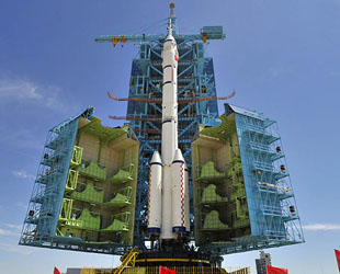 China wird am 16 Juni das Raumschiff 'Shenzhou 9' ins All schicken. Unter den drei Besatzungsmitgliedern ist eine Astronautin zu erwarten.
